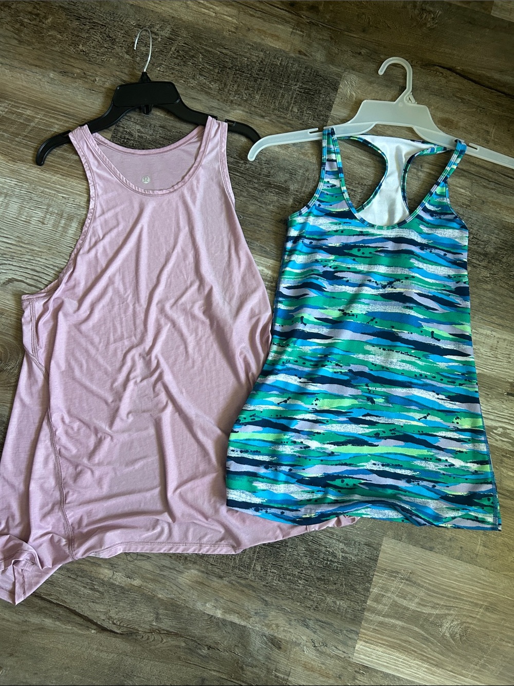 Women’s lululemon tank bundle 4